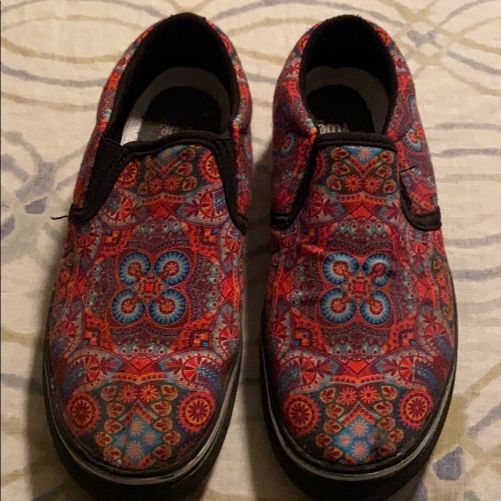 YWV Slip on shoes